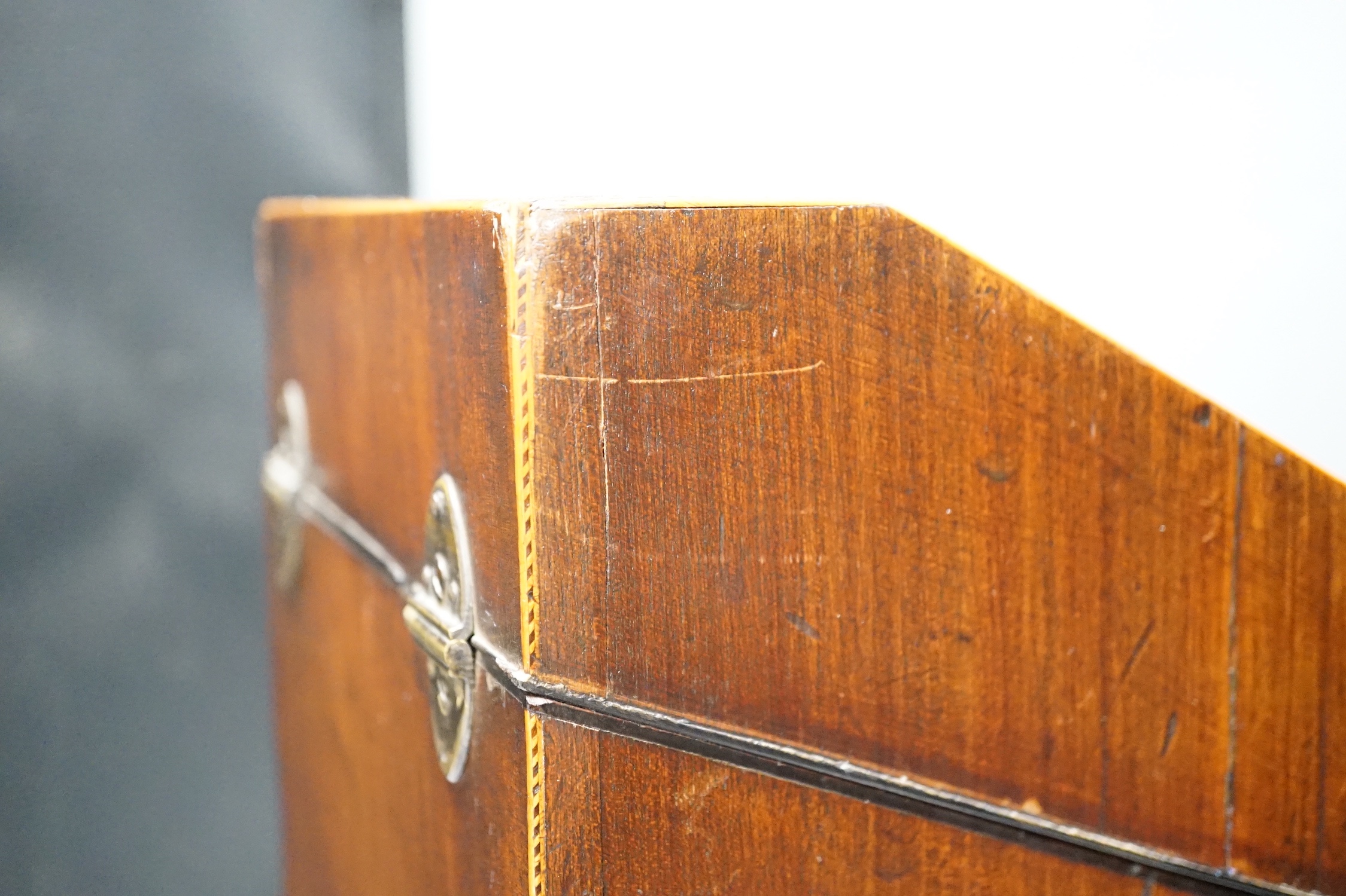 A George III mahogany knife box, with segmented interior, 30cm
